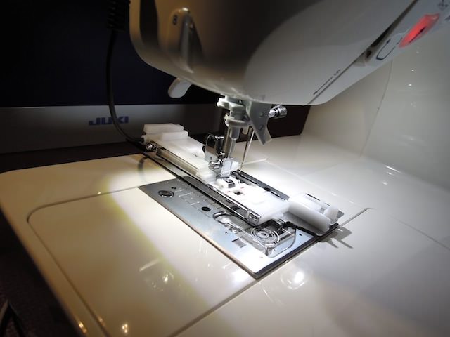 sewing_machine_buttonhole-12.jpg