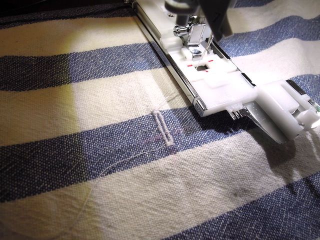 sewing_machine_buttonhole-18.jpg